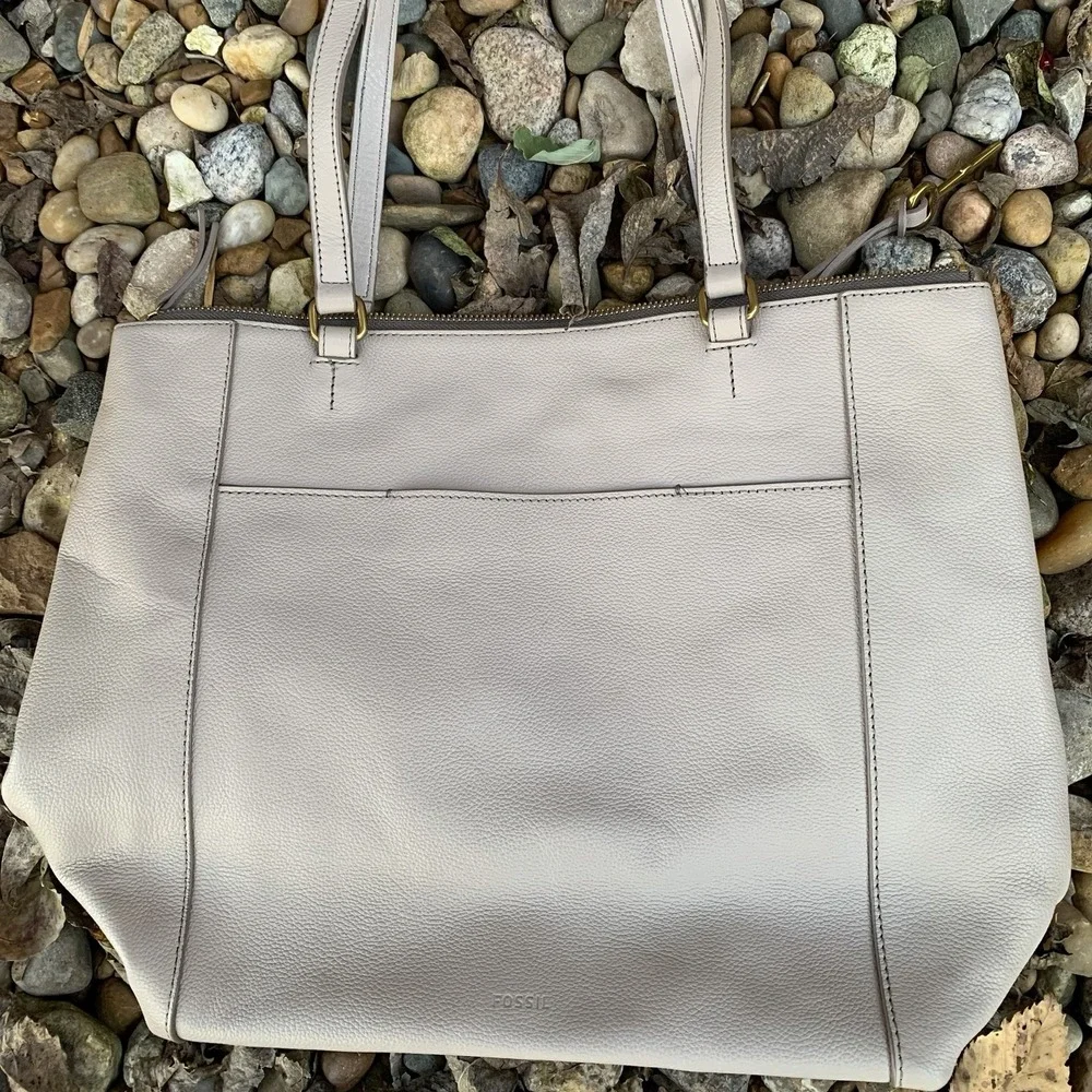 Fossil women tara